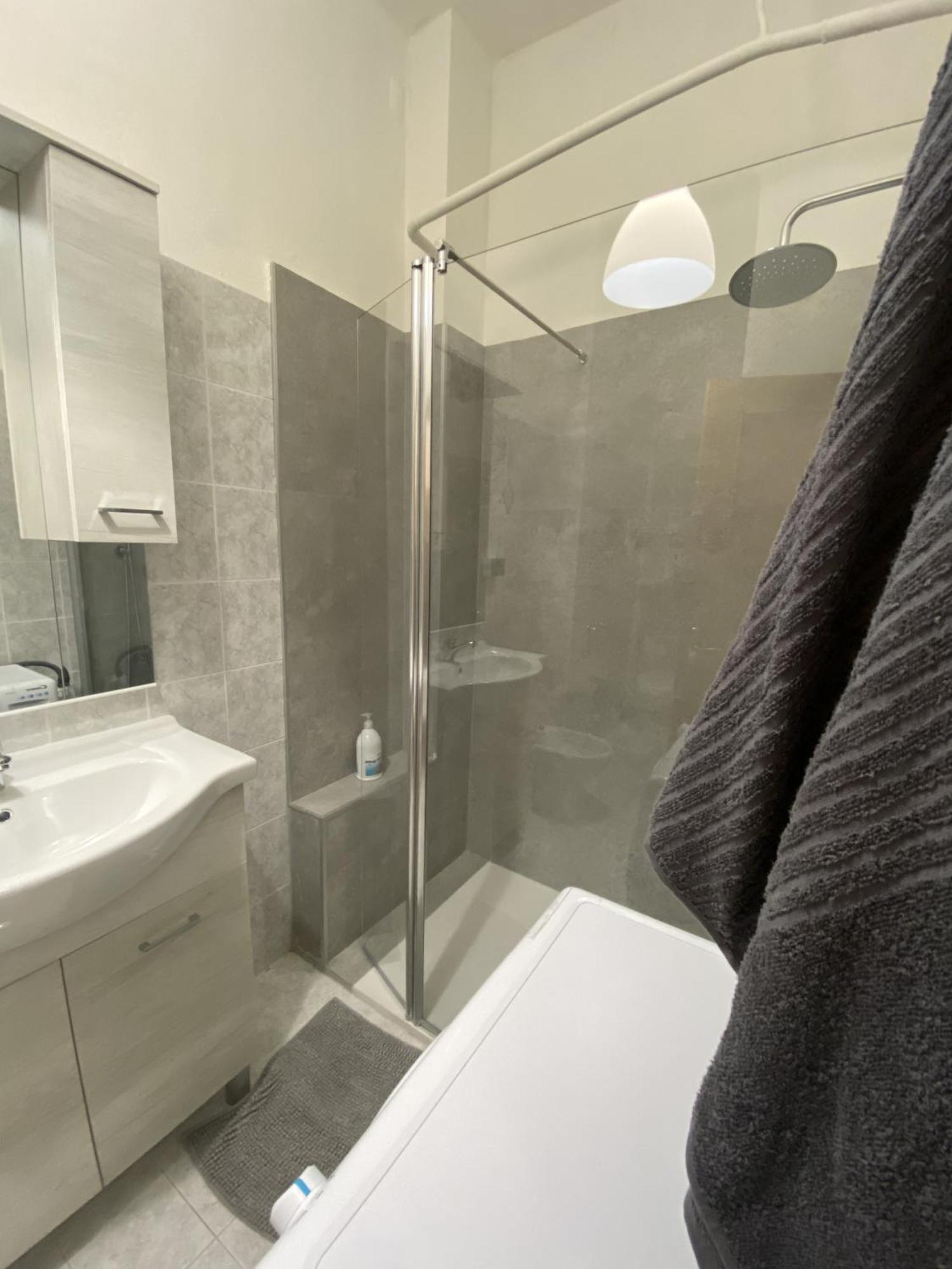 Front Apartments, Apartment Lecco